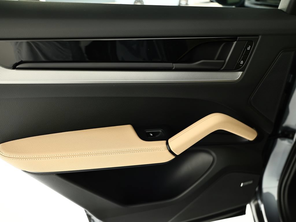 New 2026 Porsche Cayenne S AWD/4WD image 24