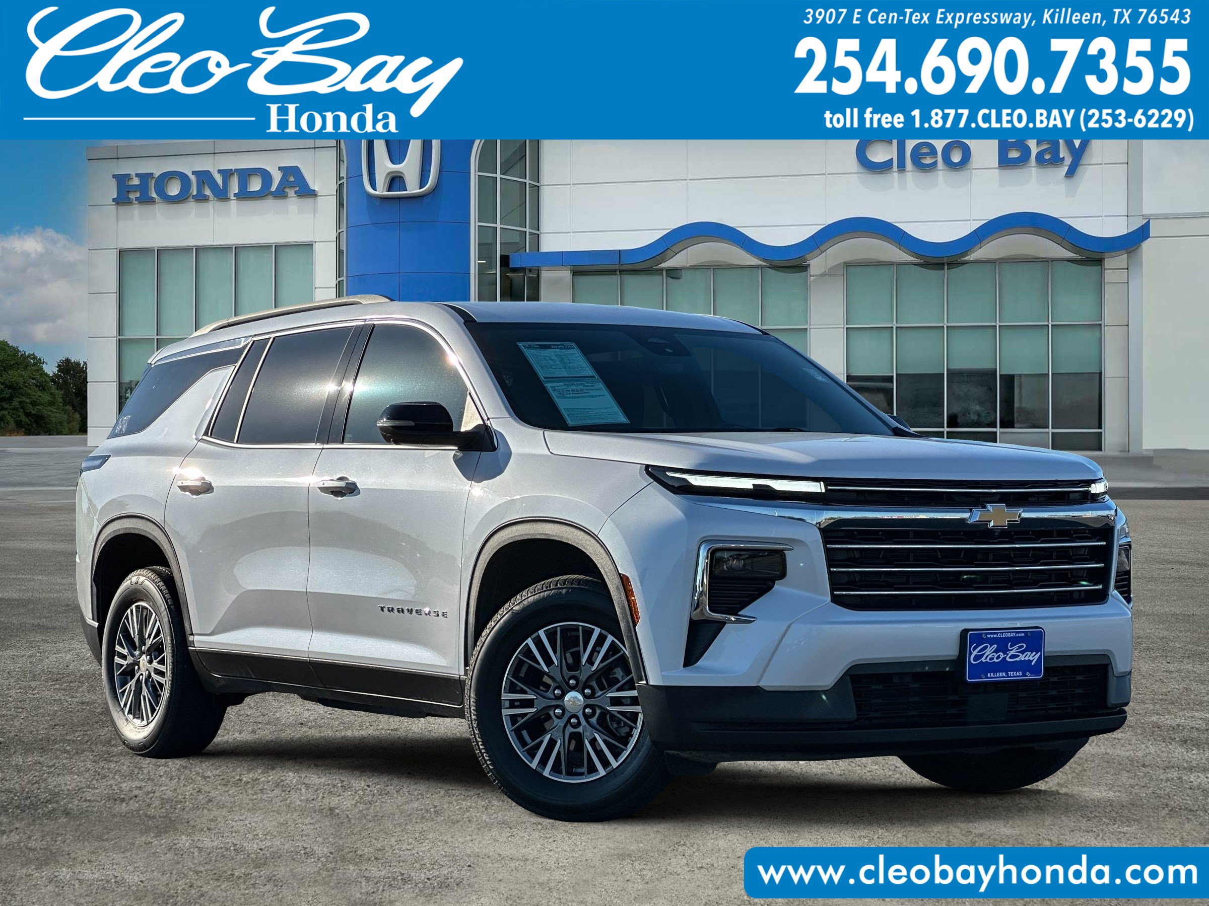 Used 2025 Chevrolet Traverse LT w/ Driver Confidence Package