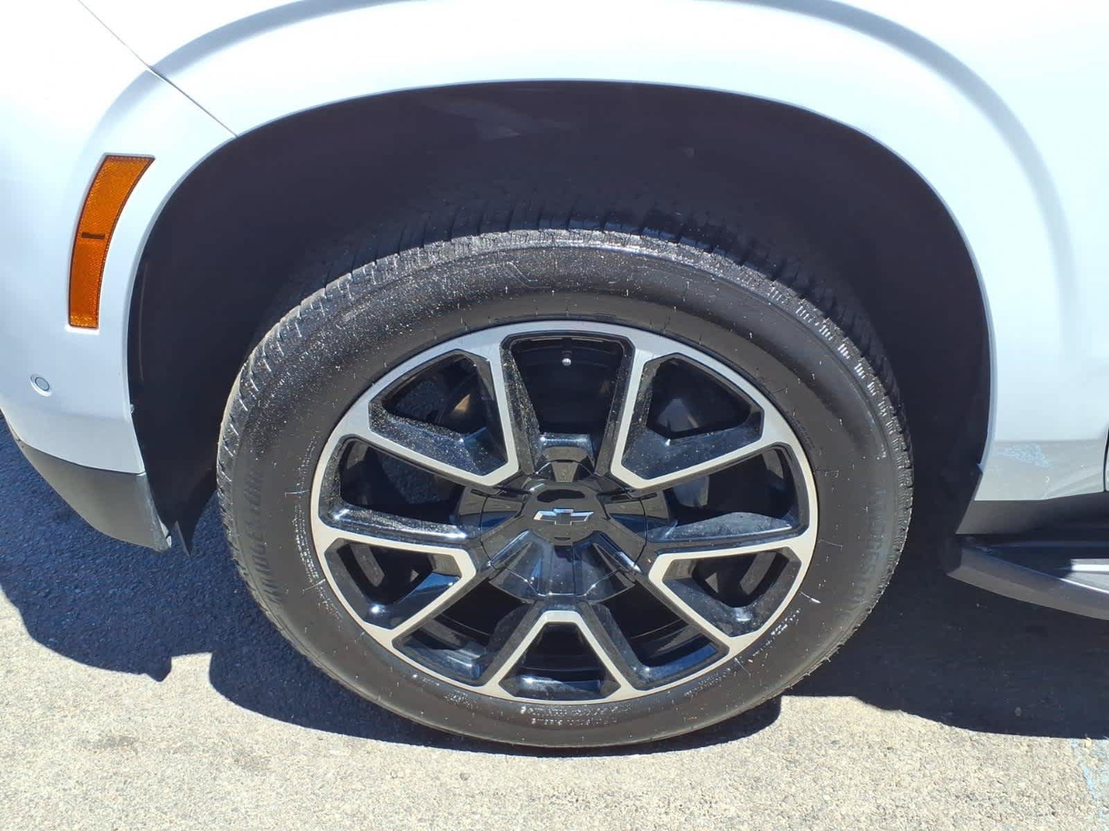 Certified 2026 Chevrolet Suburban RST w/ Advanced Technology Package AWD/4WD image 8