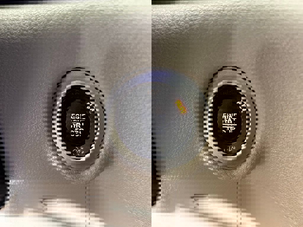 Used 2023 Chrysler Pacifica Touring-L image 23