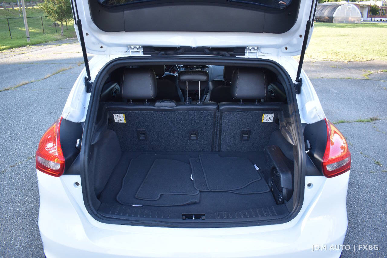 Used 2015 Ford Focus ST w/ Equipment Group 402A FWD image 31