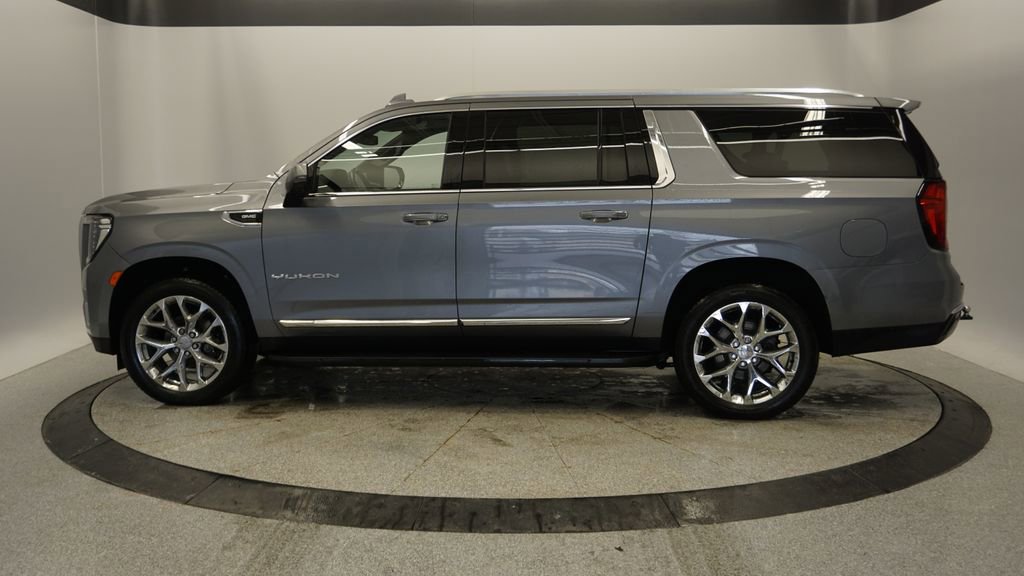 Used 2021 GMC Yukon XL SLT w/ SLT Premium Package image 3