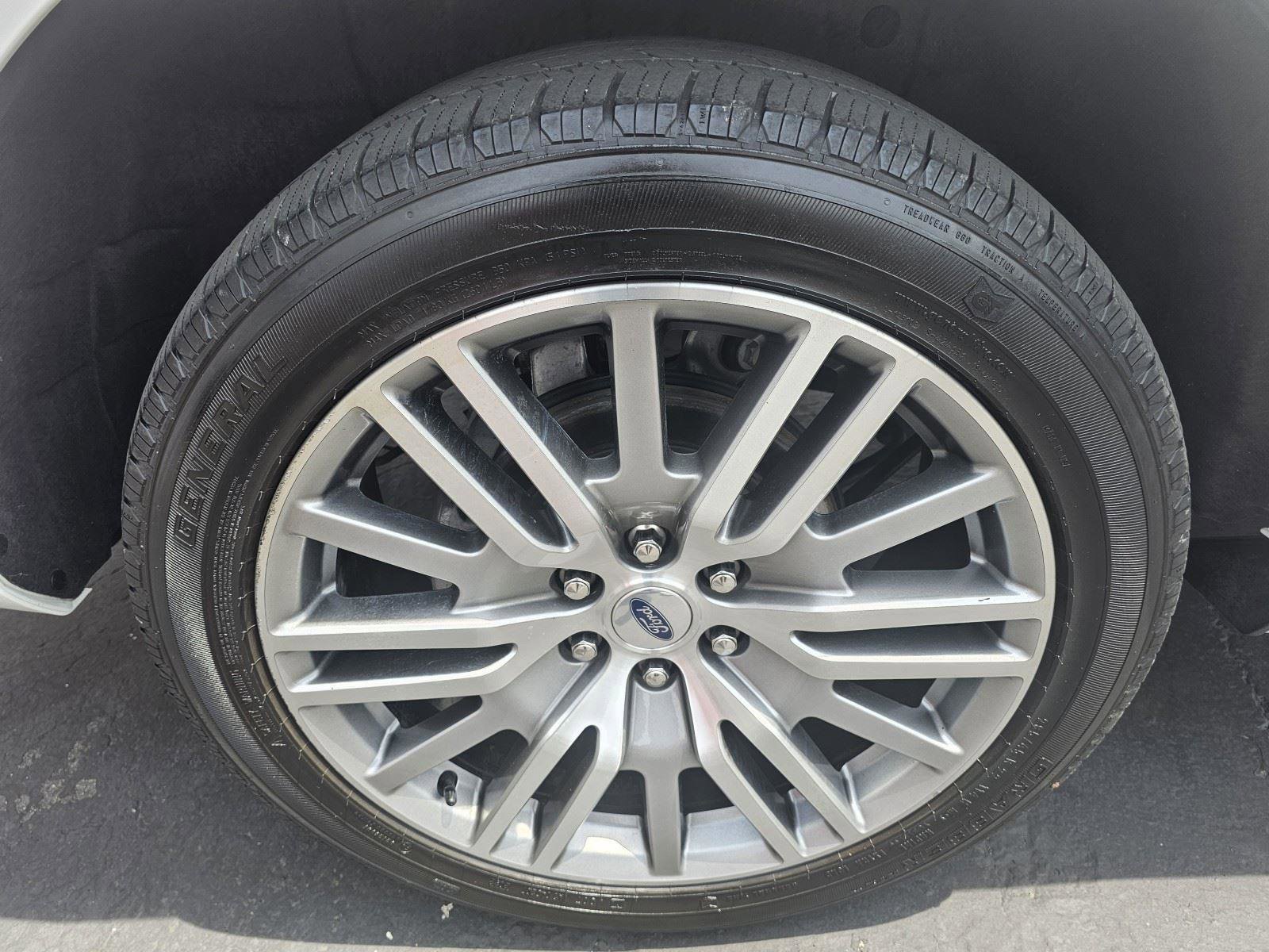 Used 2022 Ford Expedition Platinum image 11