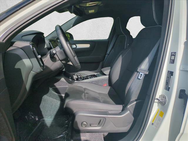 Used 2026 Volvo XC40 B5 Ultra w/ Protection Package Premier image 17