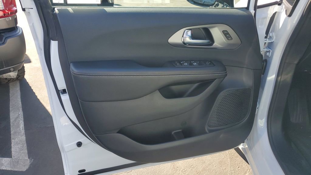 New 2026 Chrysler Pacifica Select image 21