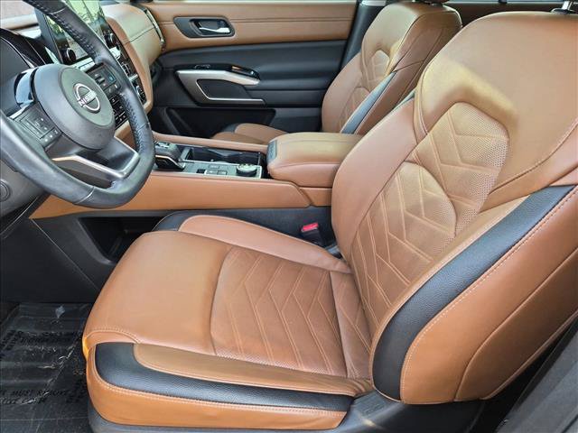 Used 2023 Nissan Pathfinder Platinum w/ Cargo Package AWD/4WD image 17