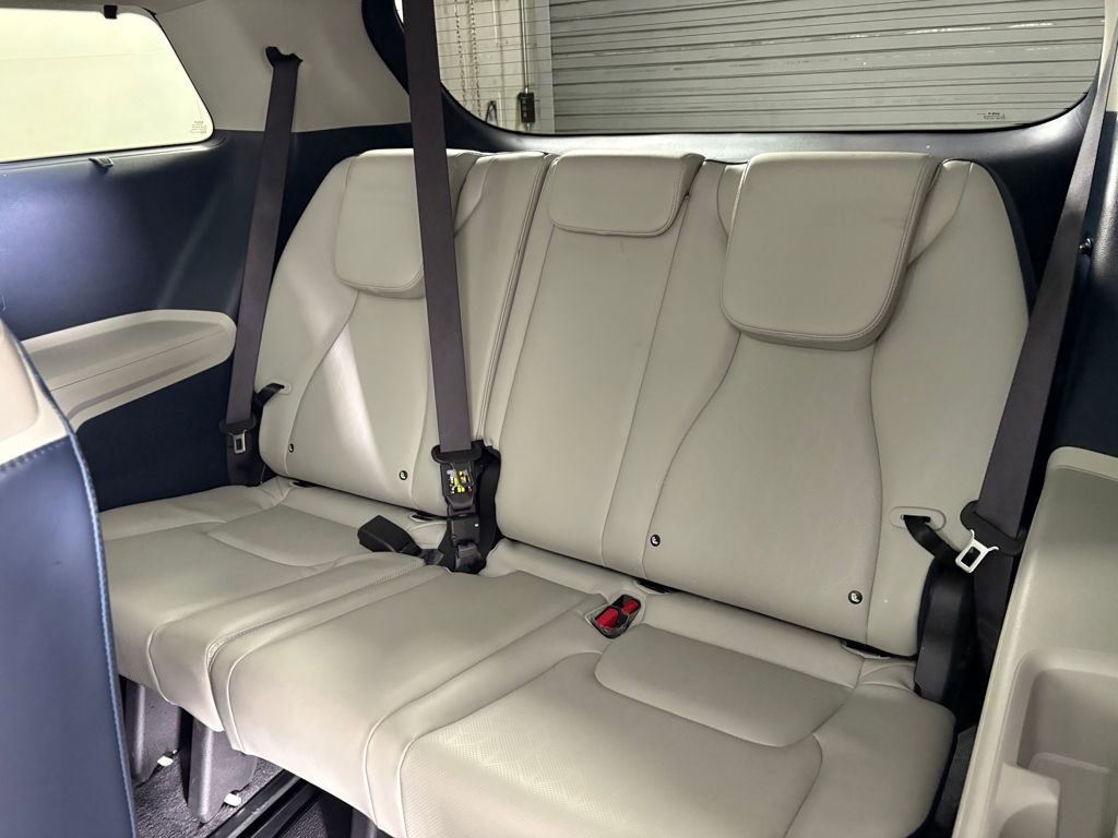 Used 2025 Kia Carnival SX image 30