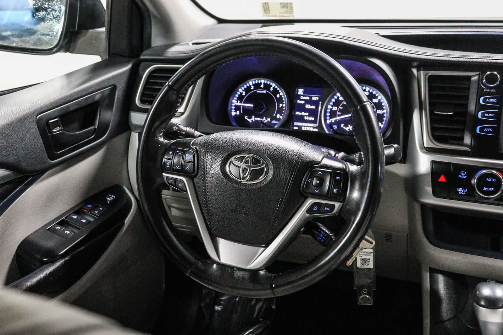 Certified 2019 Toyota Highlander Plus w/ Carpet Mat Package (TMS) FWD image 16