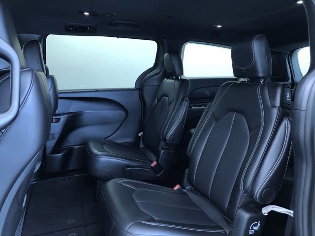 Used 2025 Chrysler Pacifica Select FWD image 20