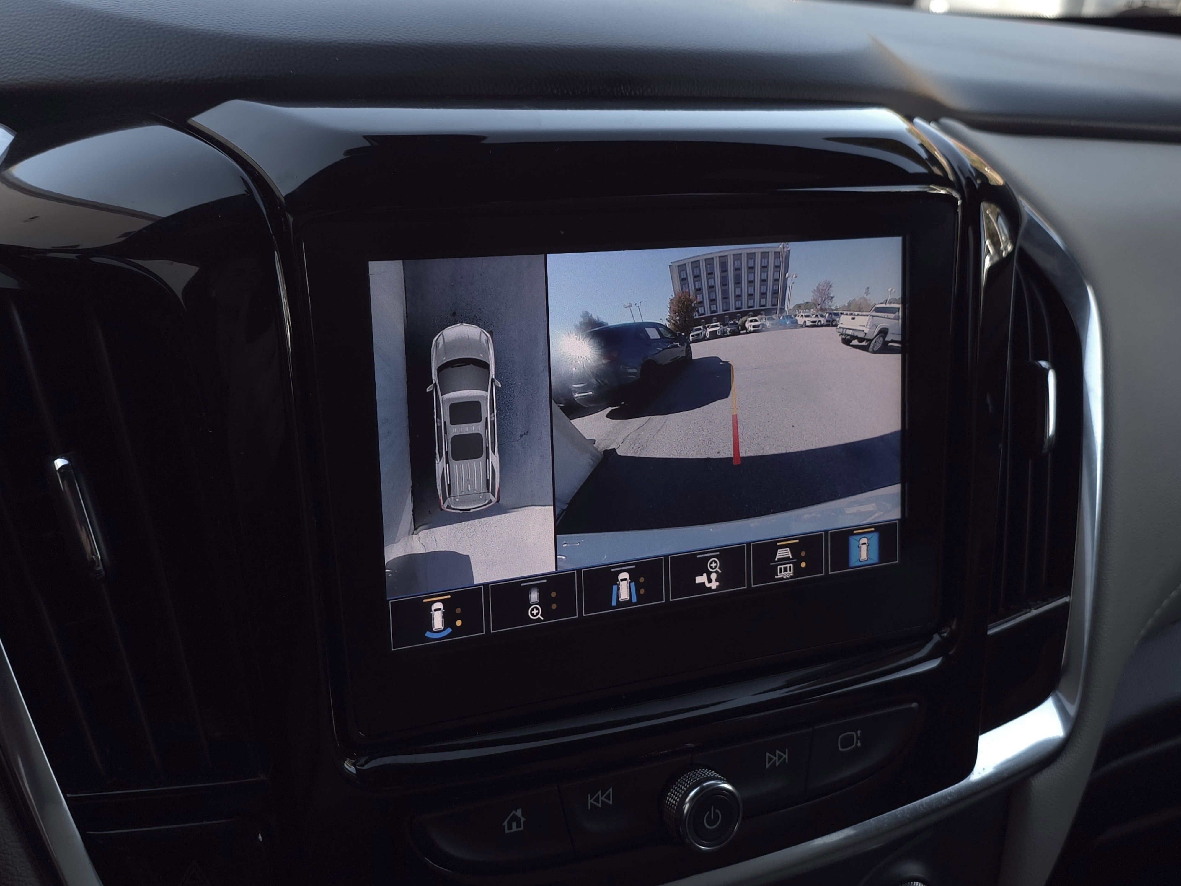 Used 2023 Chevrolet Traverse LT w/ LT Premium Package image 23