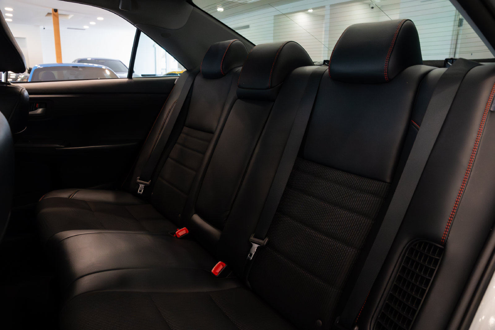 Used 2016 Toyota Camry SE w/ Moonroof Package FWD image 19