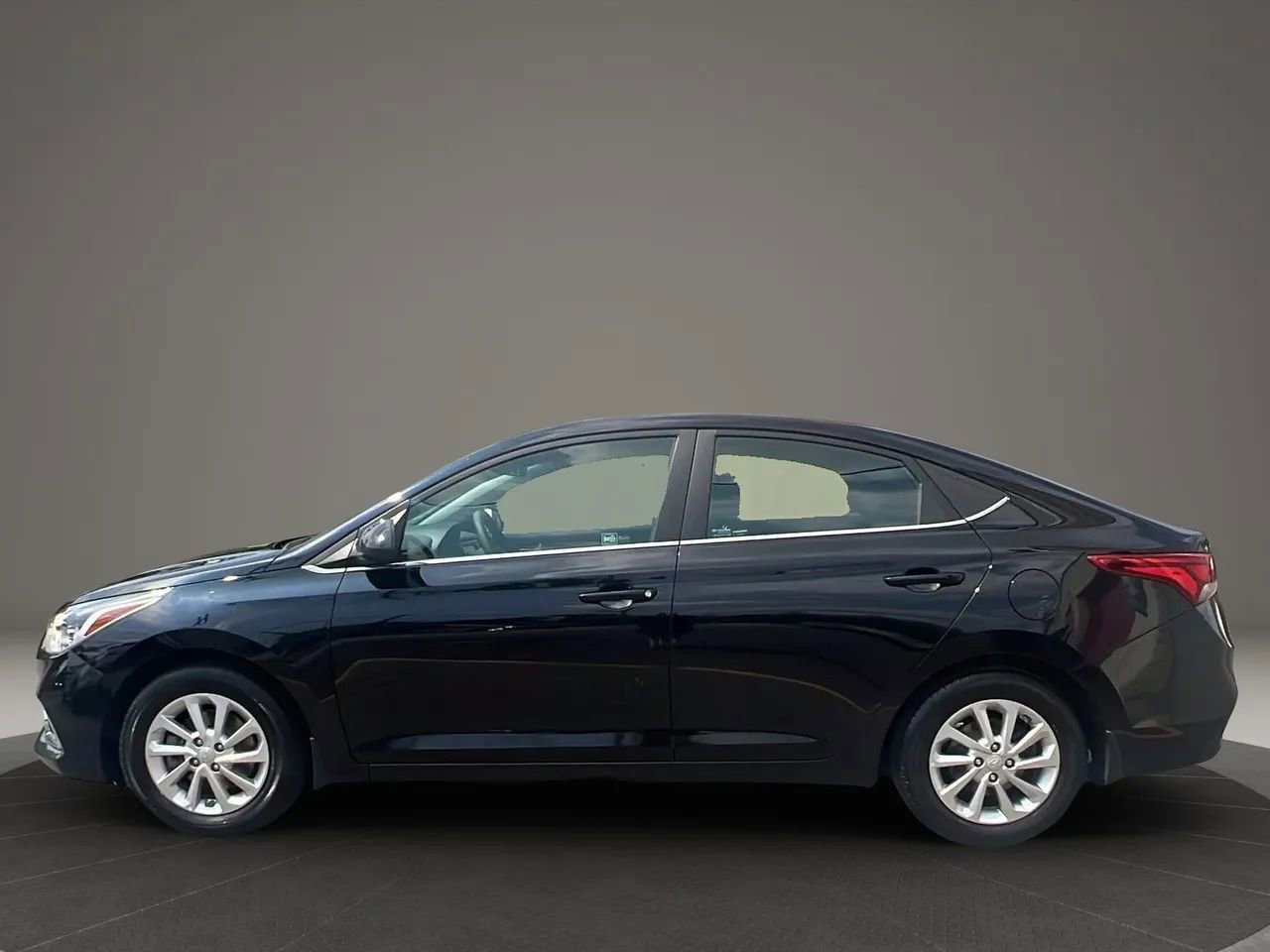 Used 2022 Hyundai Accent SEL image 8