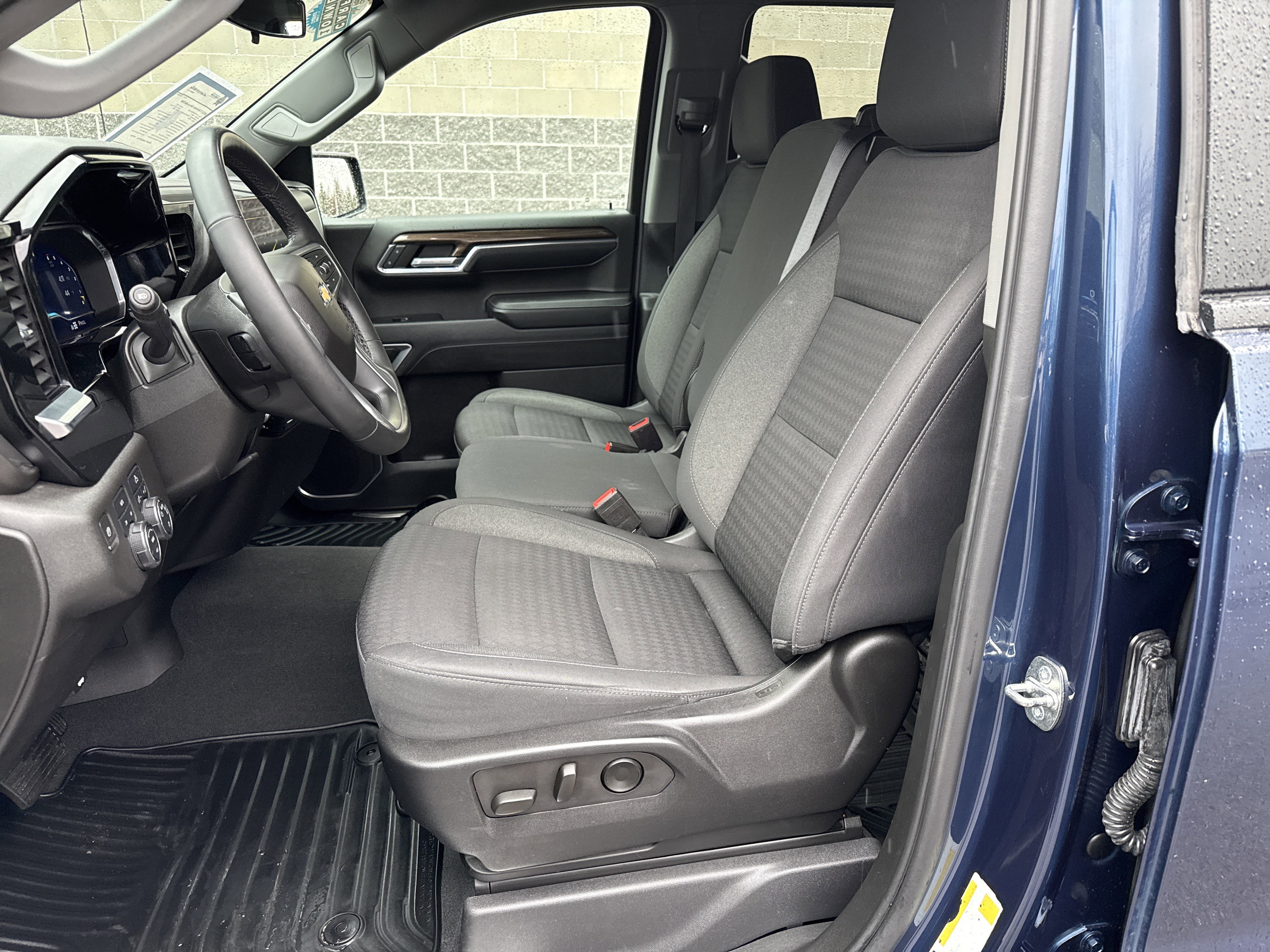 Used 2023 Chevrolet Silverado 1500 LT w/ Convenience Package II image 15