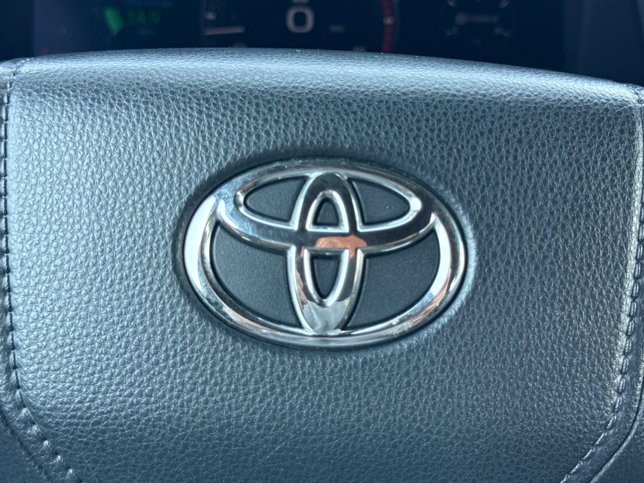 Used 2022 Toyota Tundra Platinum w/ Advanced Package AWD/4WD image 28