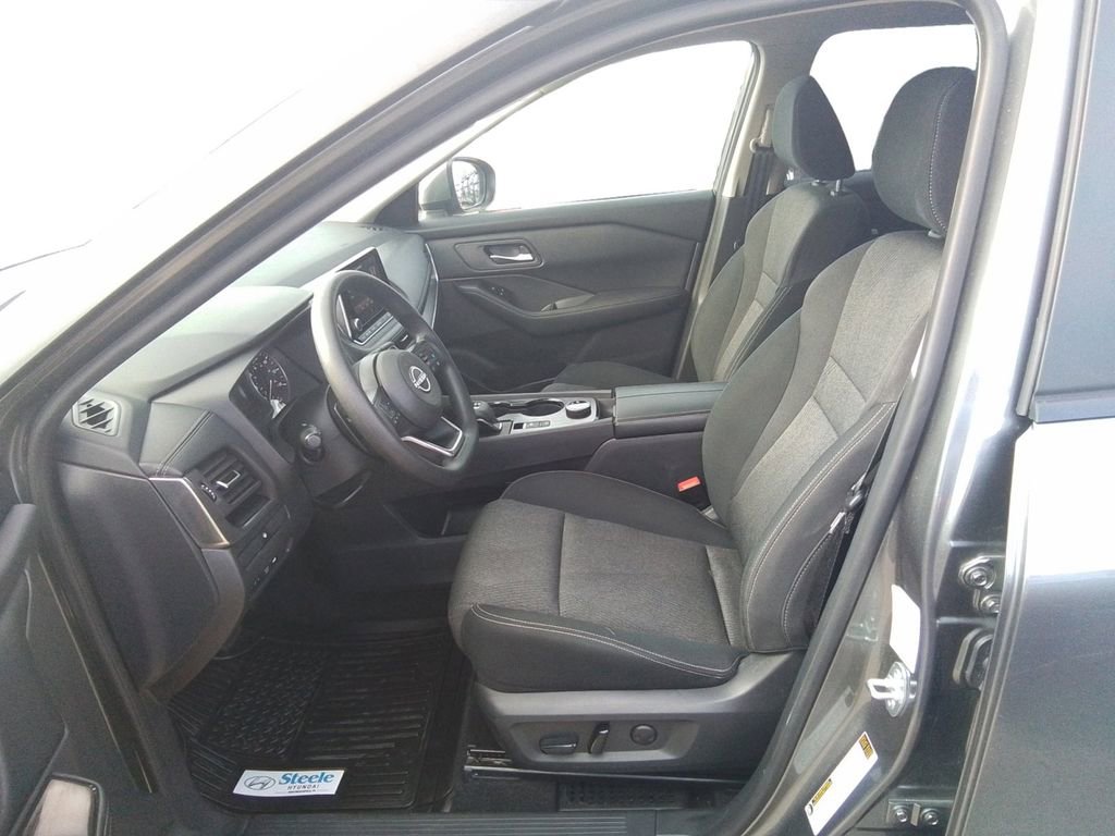 Used 2024 Nissan Rogue SV image 9