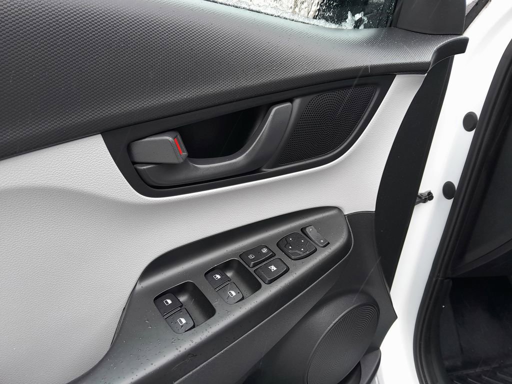 Used 2022 Hyundai Kona SE image 10