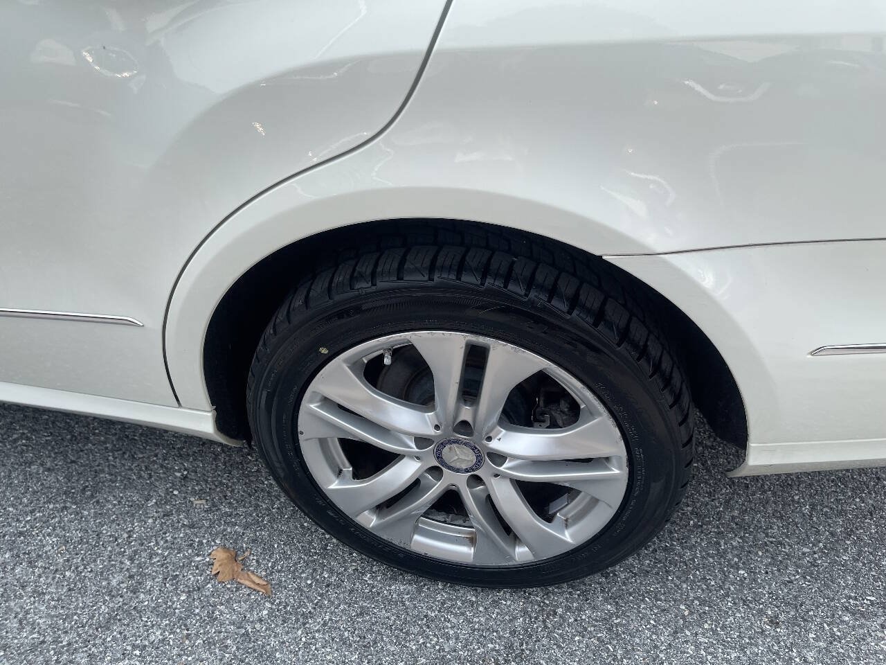 Used 2011 Mercedes-Benz E 350 4MATIC Sedan image 27