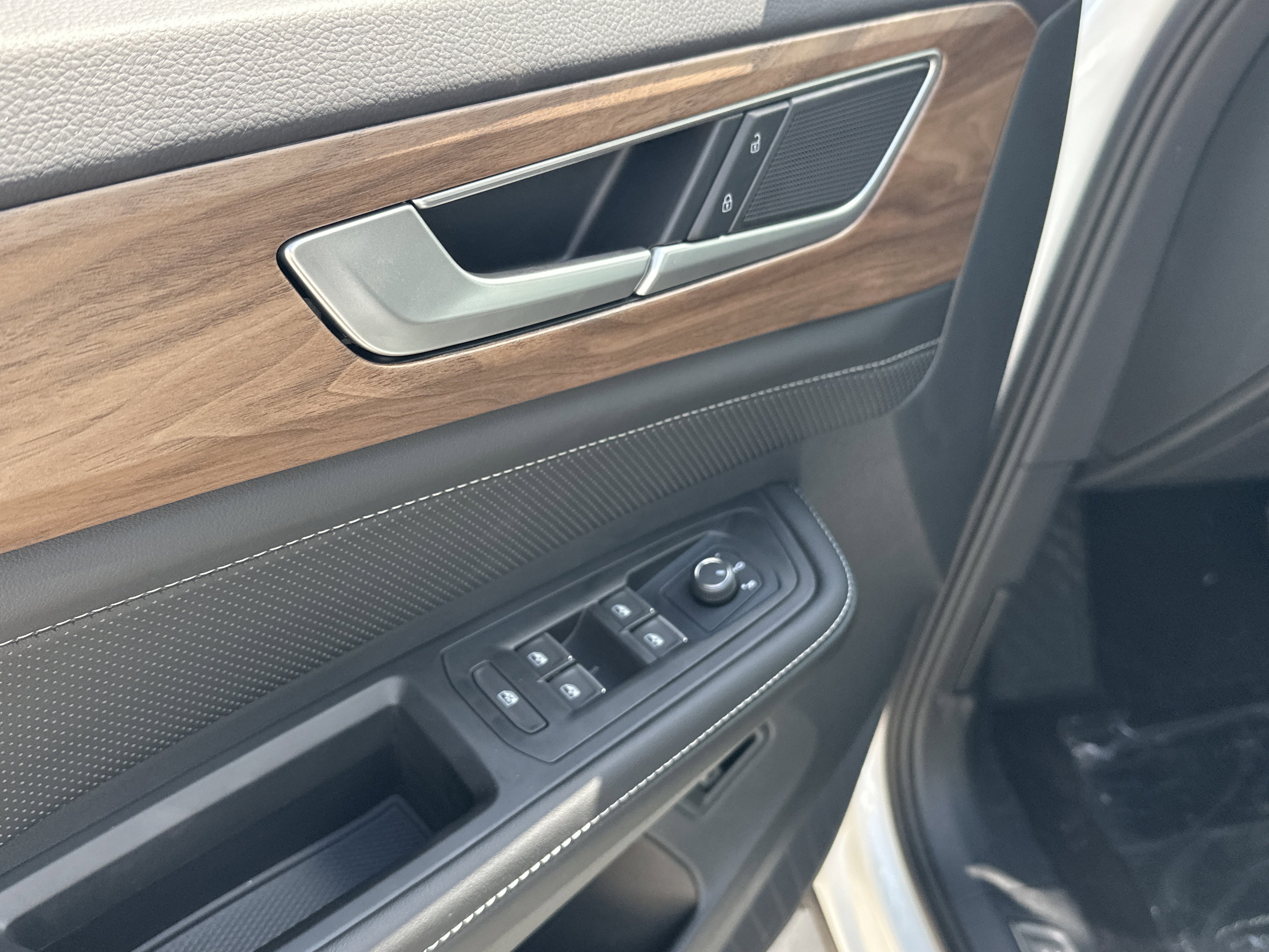 New 2026 Volkswagen Atlas SE image 16