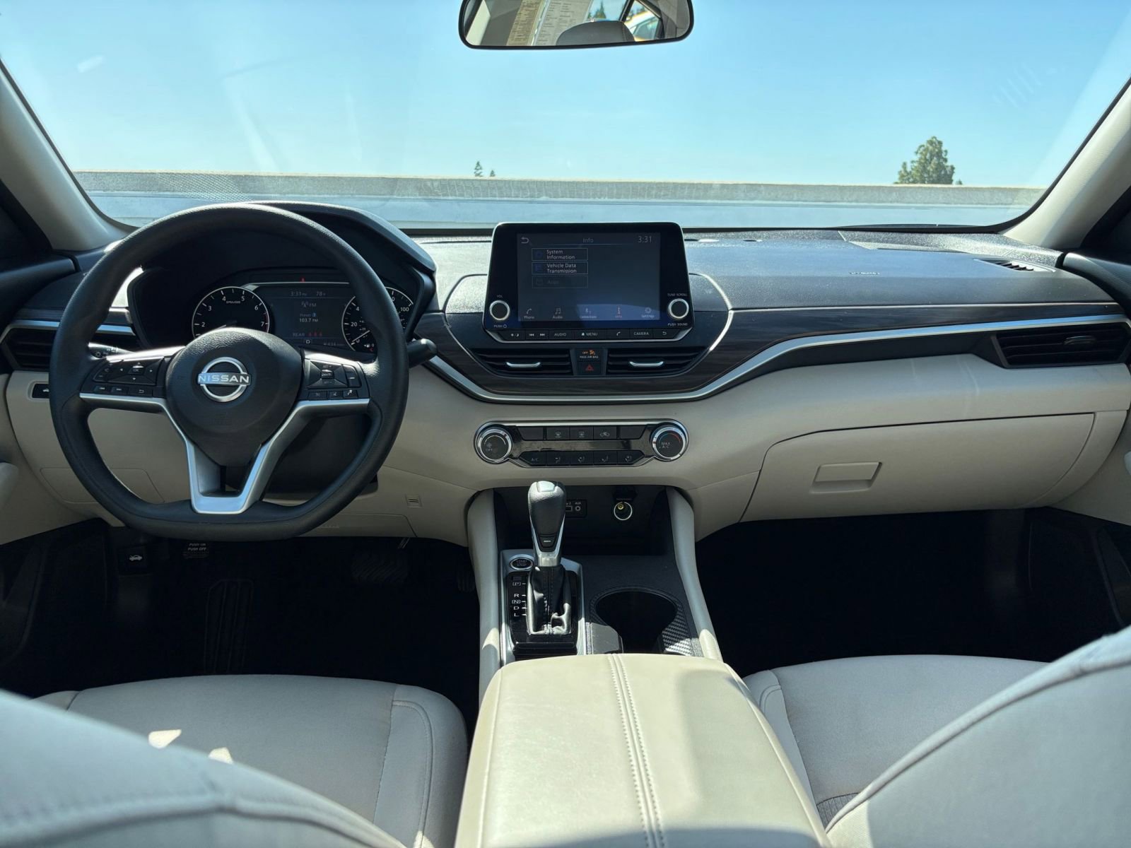 Used 2025 Nissan Altima 2.5 SV image 32