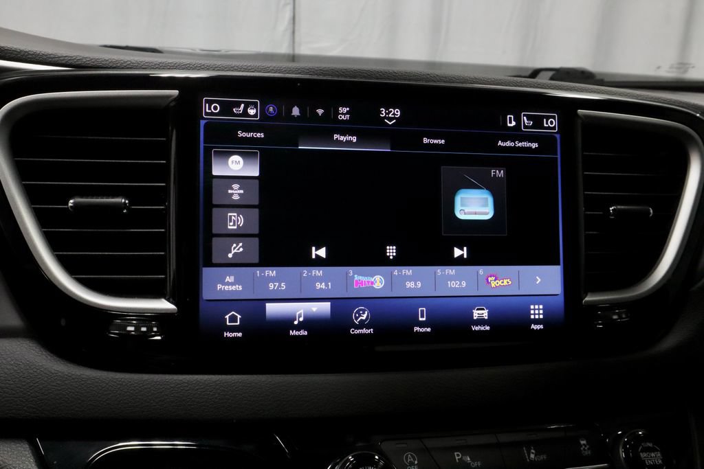 Used 2025 Chrysler Pacifica Select FWD image 3