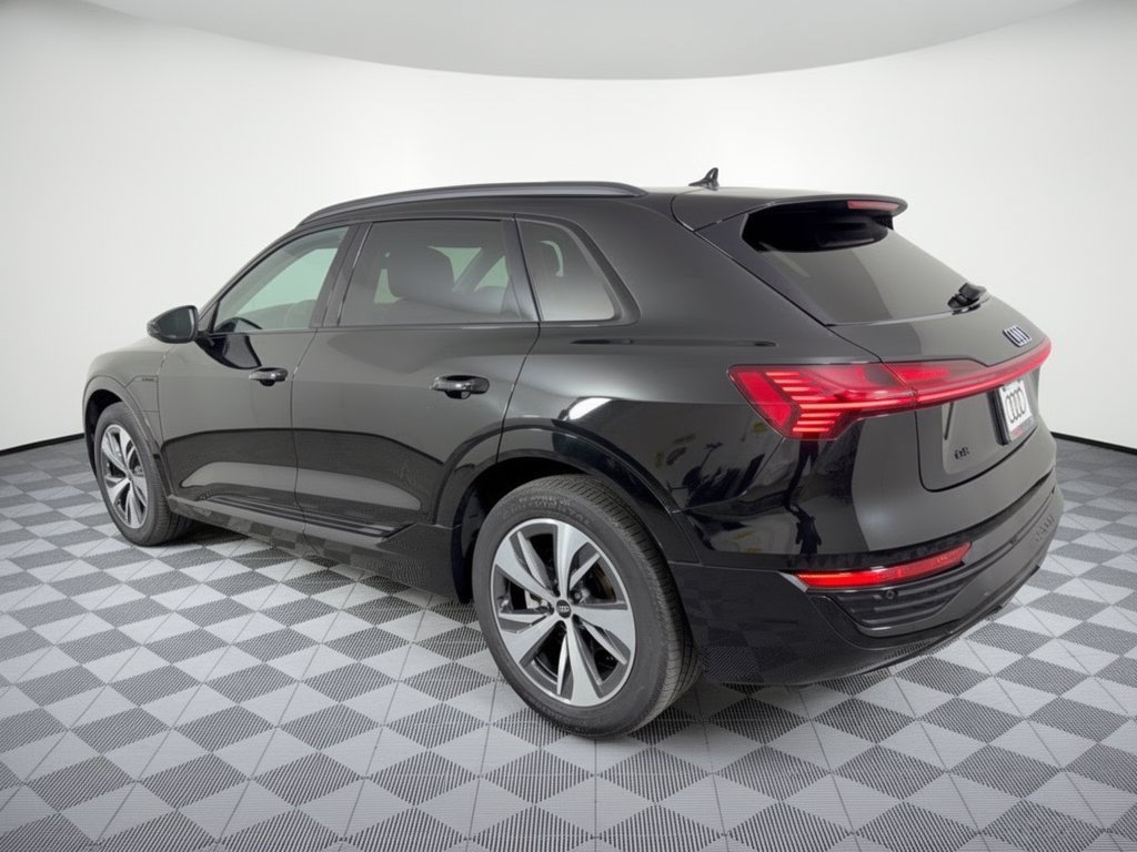 Used 2024 Audi Q8 e-tron Premium Plus AWD/4WD image 3