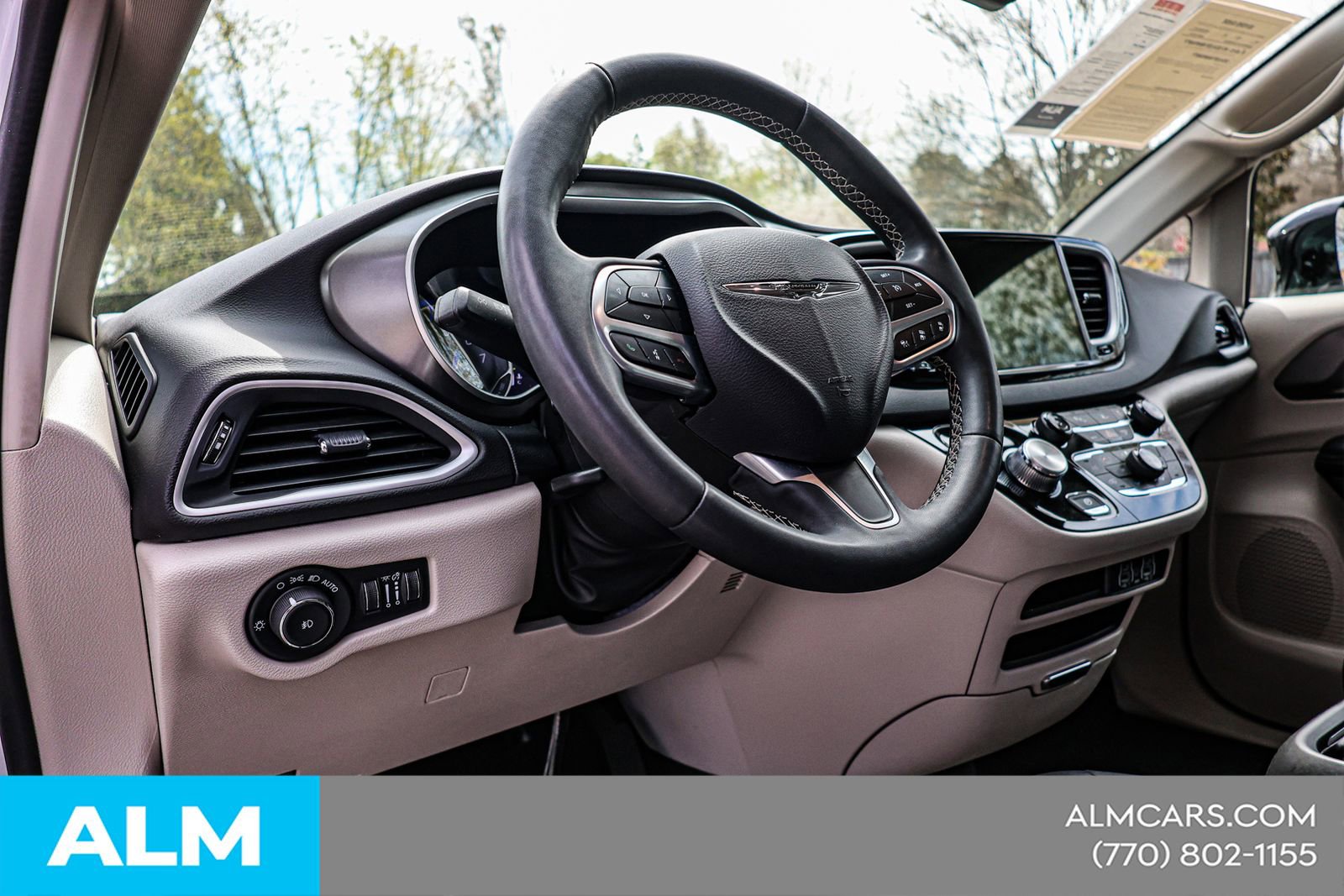 Used 2024 Chrysler Pacifica Touring-L image 23