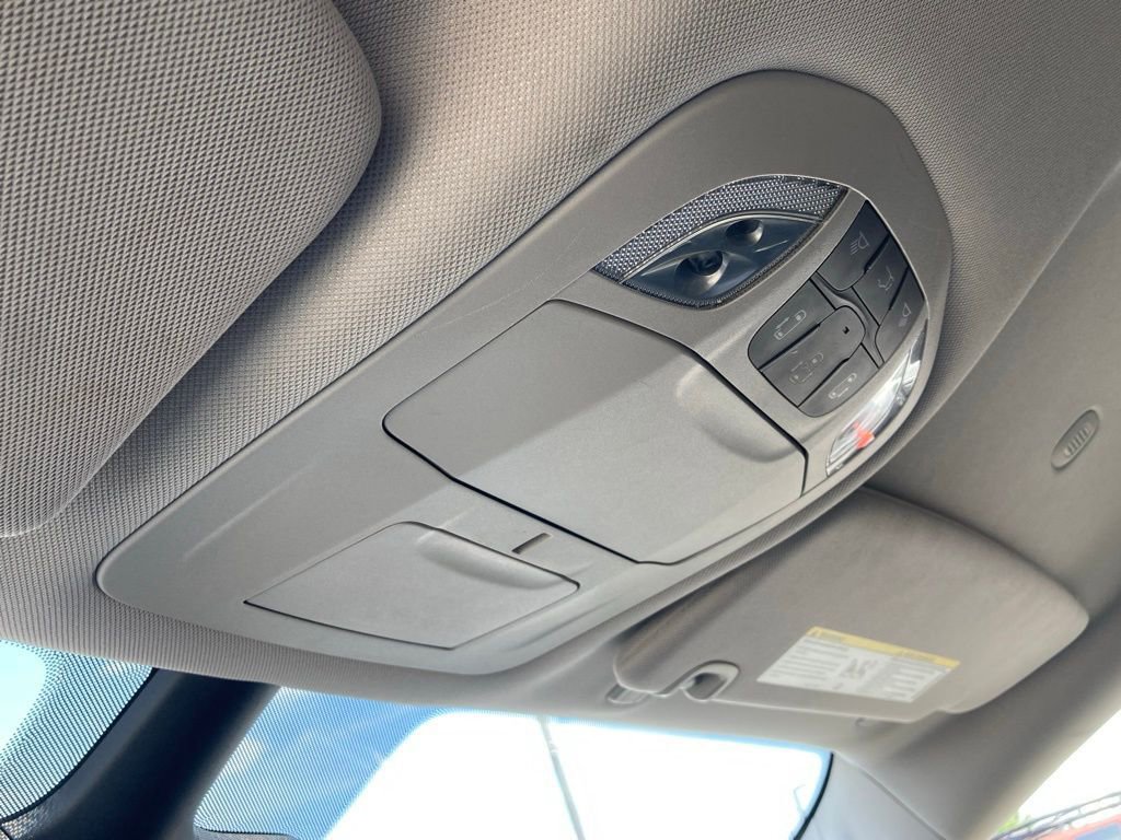 Used 2024 Chrysler Pacifica Touring-L image 26