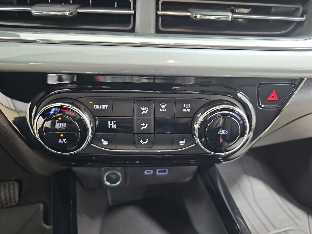 Certified 2024 Chevrolet Trax LT w/ Driver Confidence Package image 28