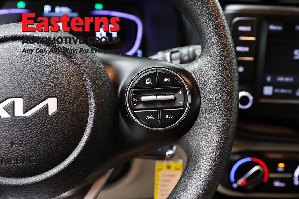 Used 2025 Kia Soul LX FWD image 16