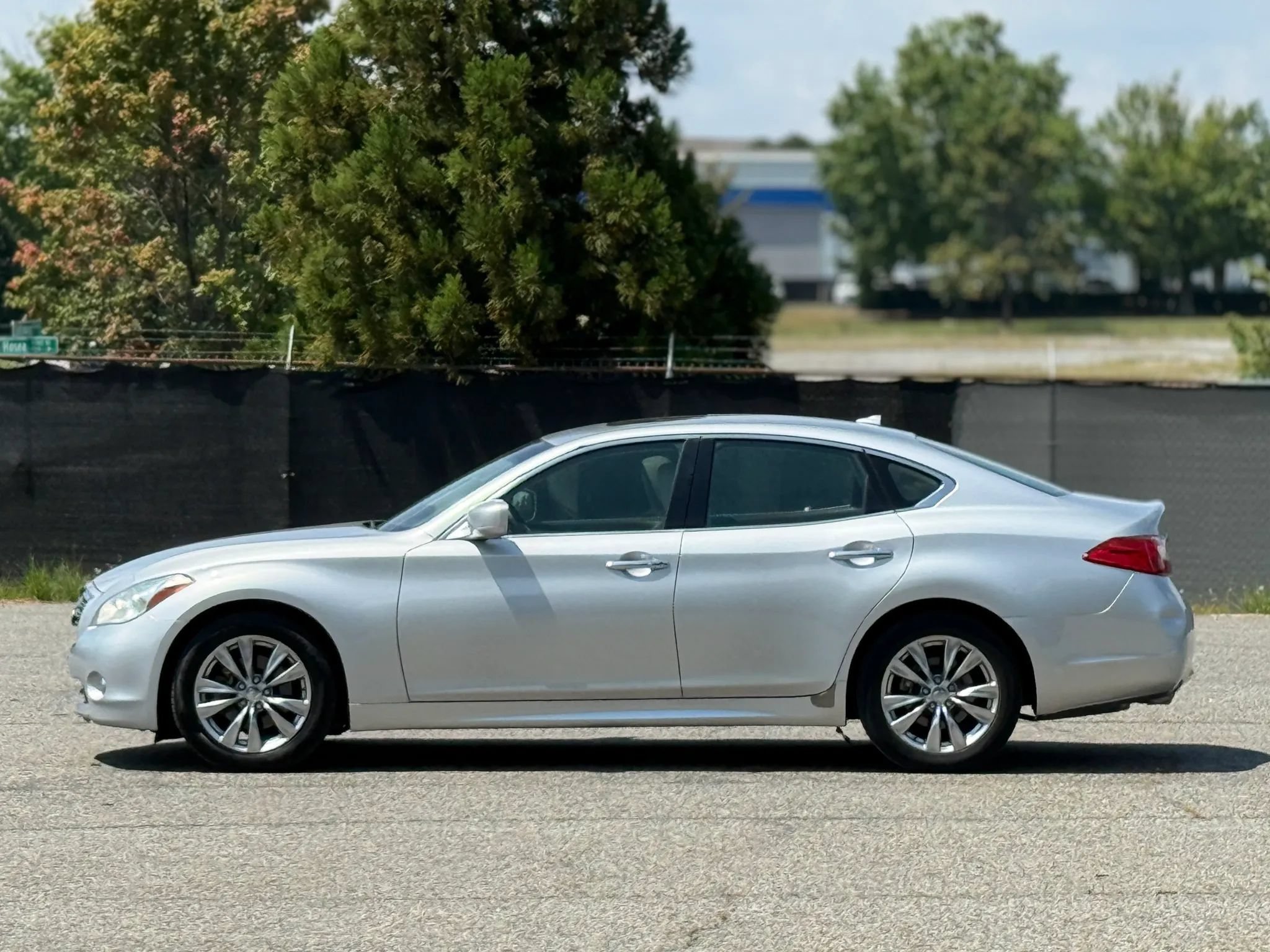 Used 2011 INFINITI M37 w/ Deluxe Touring Pkg RWD image 8