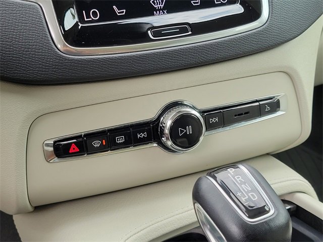 Used 2022 Volvo XC90 T5 Momentum w/ Climate Package image 23
