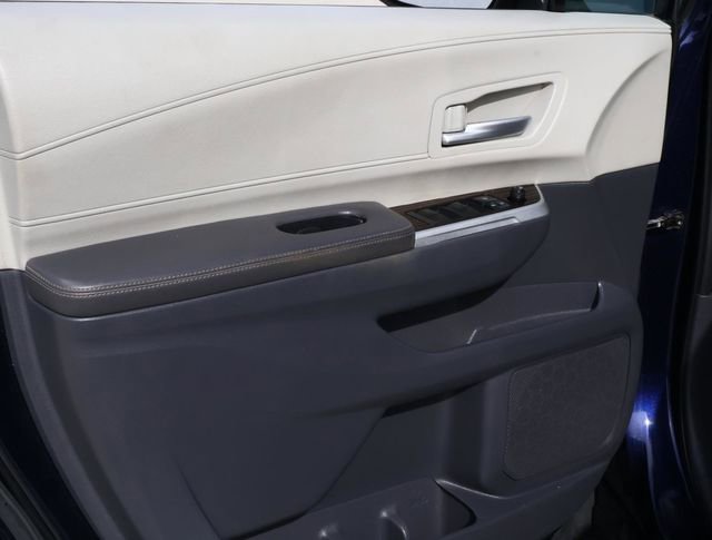 Used 2021 Toyota Sienna XLE image 15