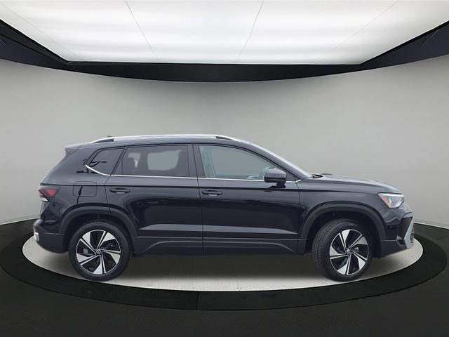 New 2026 Volkswagen Taos SE image 8