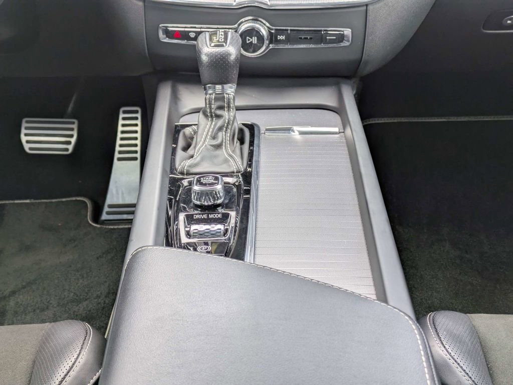 Used 2019 Volvo XC60 T6 R-Design AWD/4WD image 24