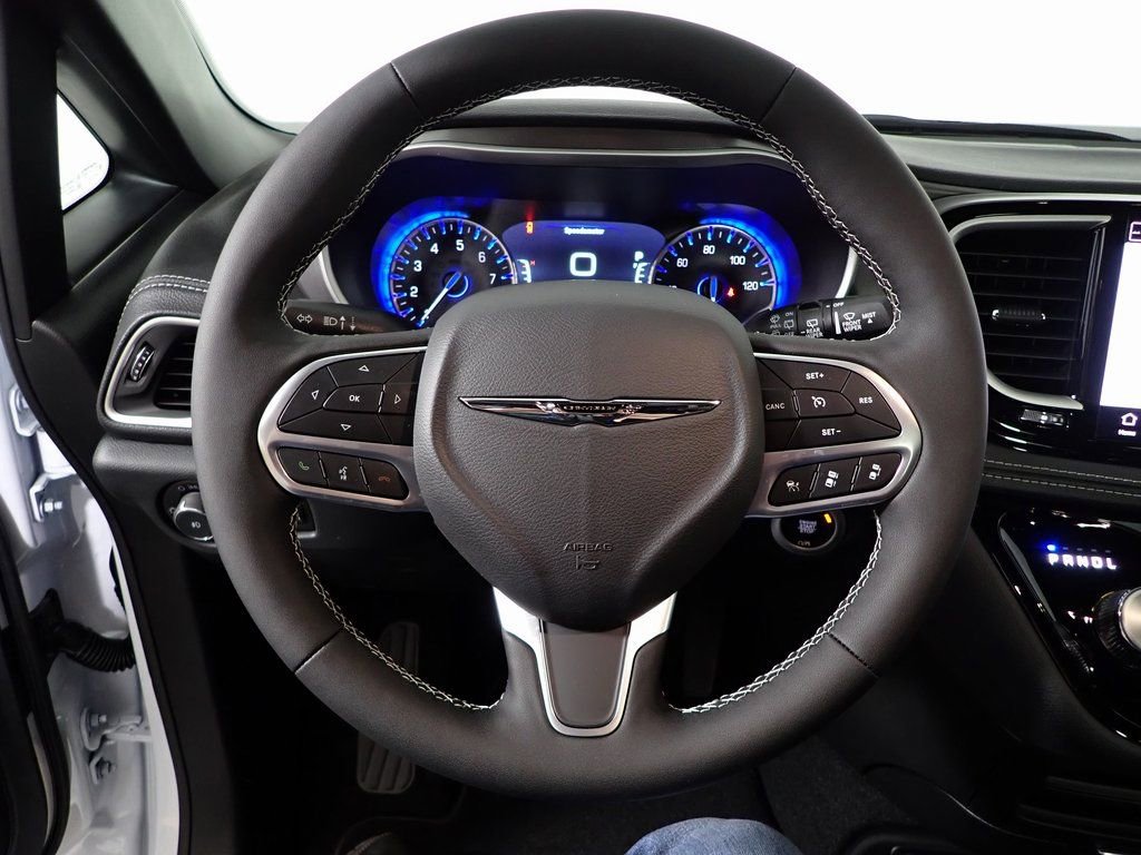 New 2026 Chrysler Pacifica Select FWD image 24