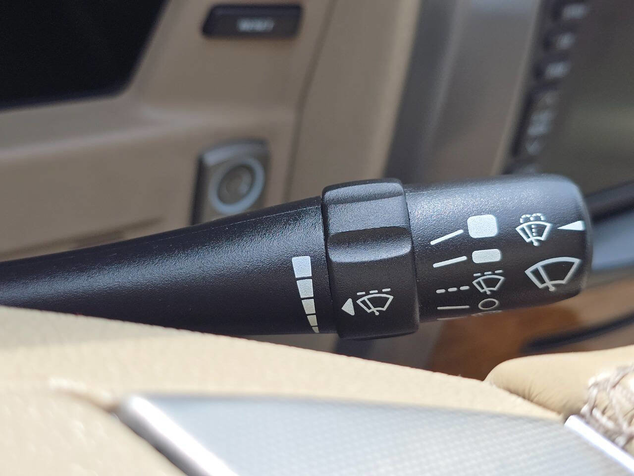 Used 2009 Cadillac XLR image 28