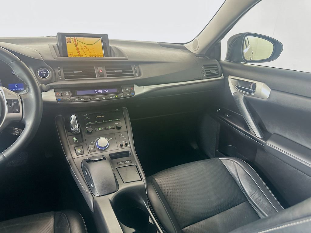 Used 2011 Lexus CT 200h image 24