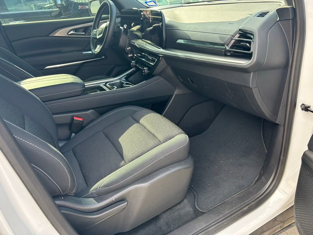 Used 2024 Chevrolet Traverse LS FWD image 12