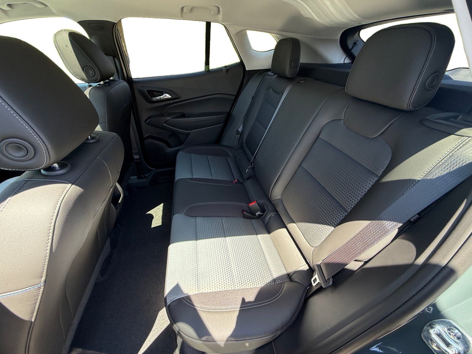 New 2026 Chevrolet Trax LT w/ Sunroof Package FWD image 16