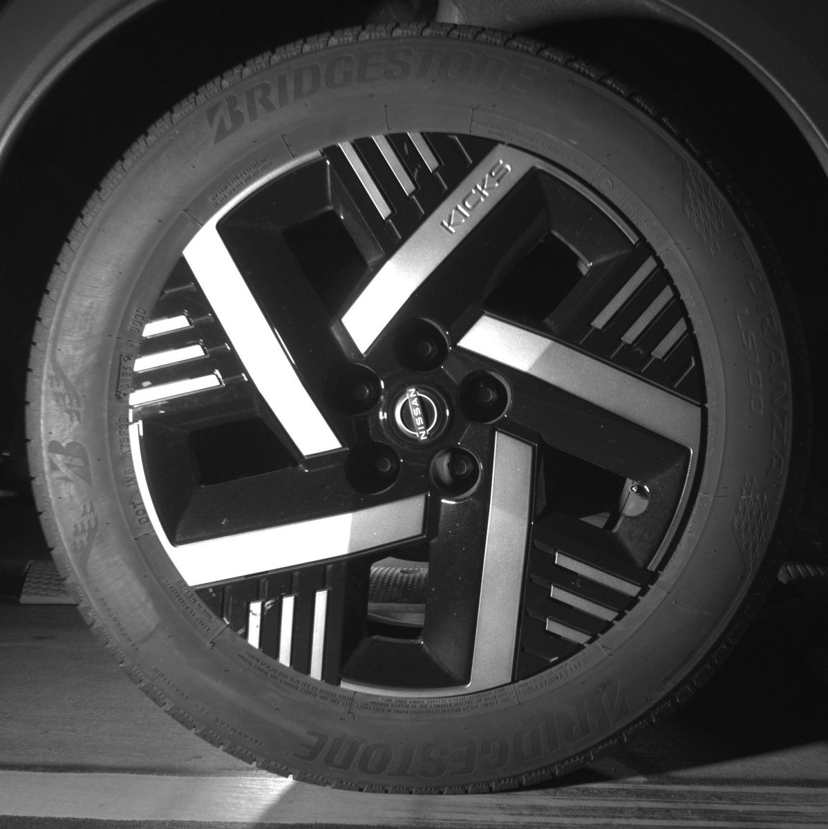 Used 2025 Nissan Kicks SV image 15