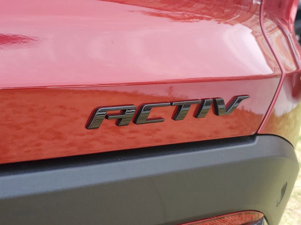 Used 2025 Chevrolet Equinox ACTIV image 8