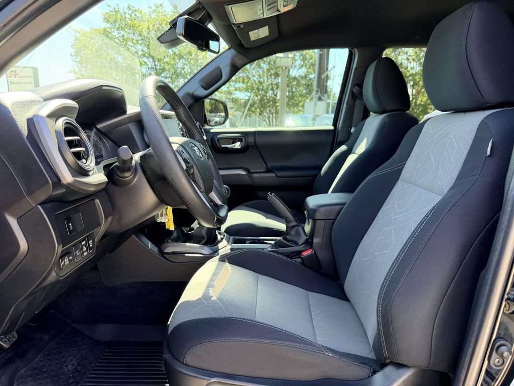 Certified 2022 Toyota Tacoma TRD Off-Road AWD/4WD image 19