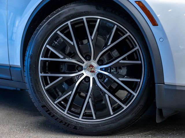 Certified 2025 Porsche Macan Electric image 19