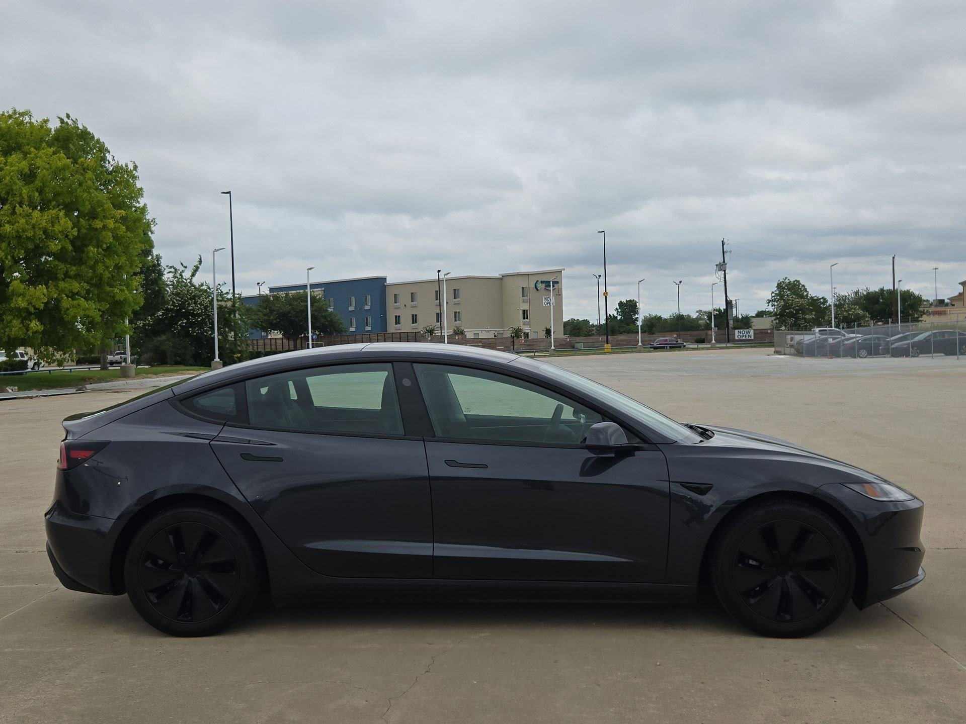 Used 2024 Tesla Model 3 Standard Range RWD image 2