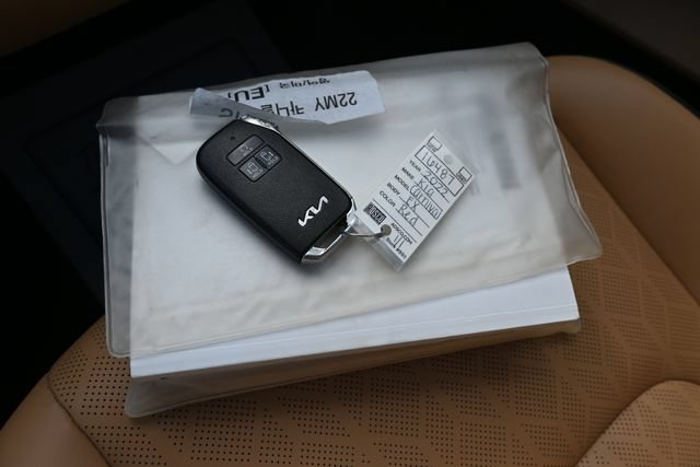 Used 2022 Kia Carnival EX FWD image 49