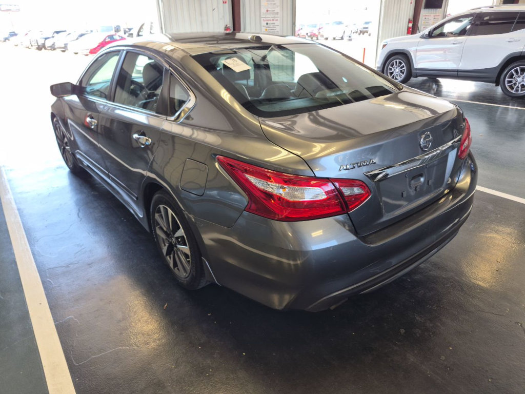 Used 2017 Nissan Altima 2.5 SV image 4
