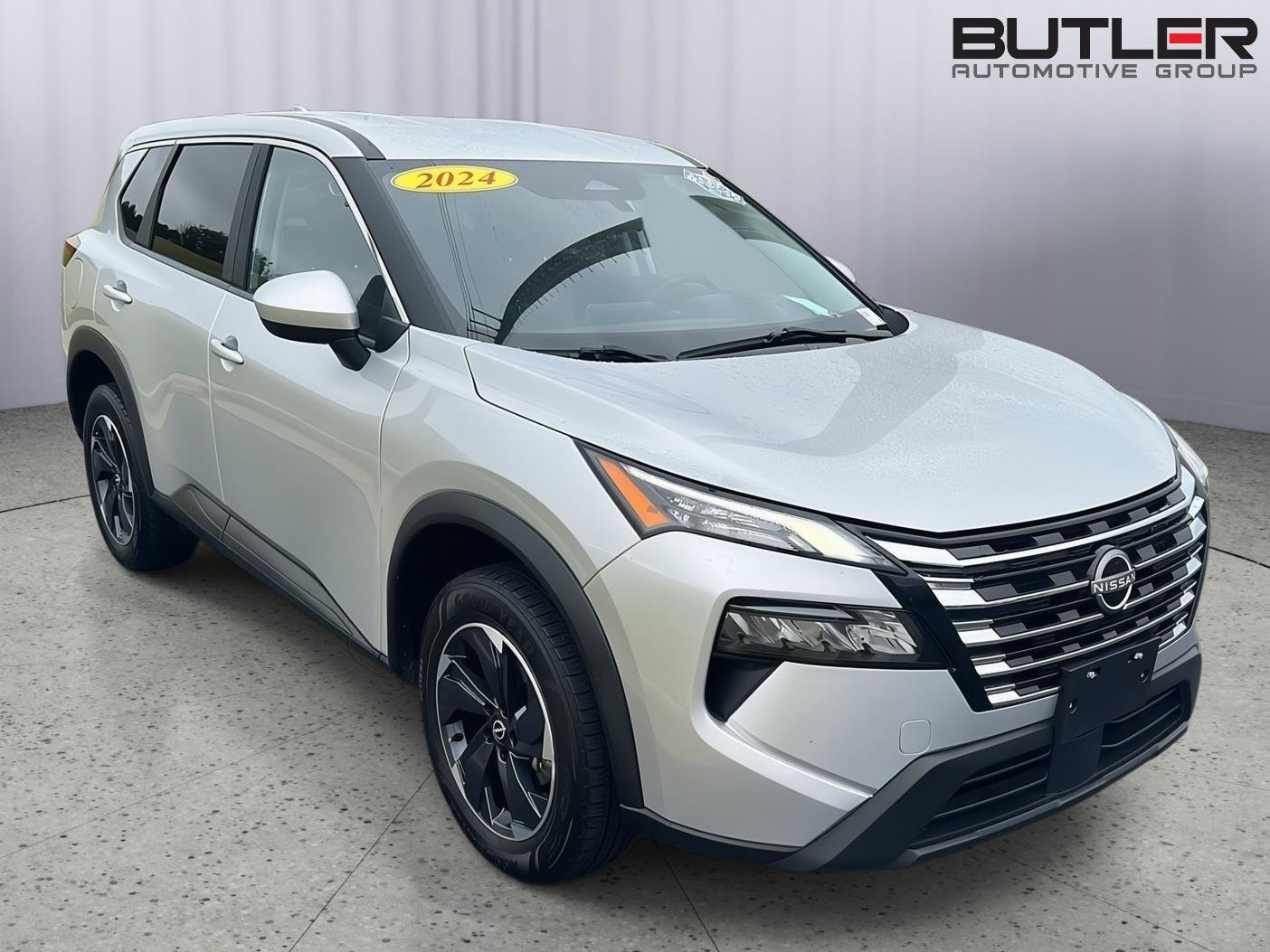 Used 2024 Nissan Rogue SV image 8