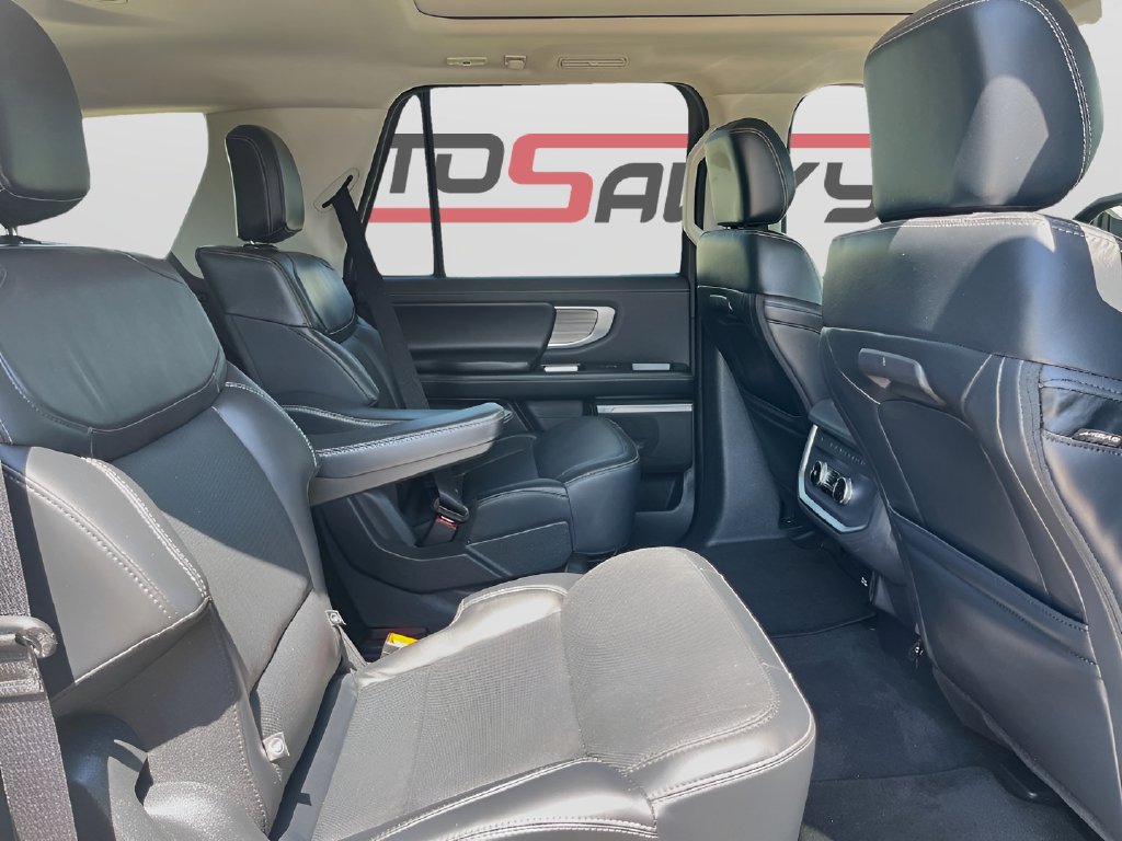 Used 2025 Ford Expedition Max Platinum AWD/4WD image 31