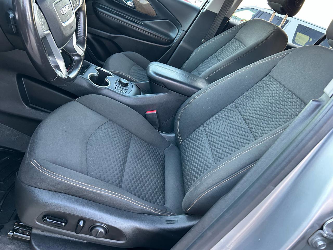 Used 2020 GMC Terrain SLE w/ Driver Convenience Package AWD/4WD image 7