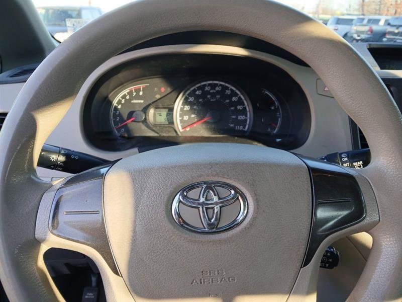 Used 2013 Toyota Sienna L image 15